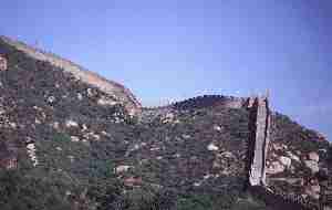 1Up Travel - The Great Wall of China - yen mountains