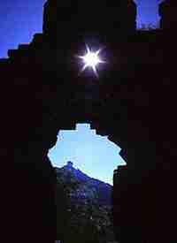 1Up Travel - The Great Wall of China - through wall