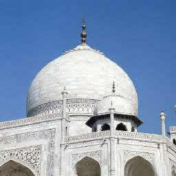 Taj Mahal - the Illusion of the Tomb