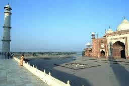 Taj Mahal -- the masjid